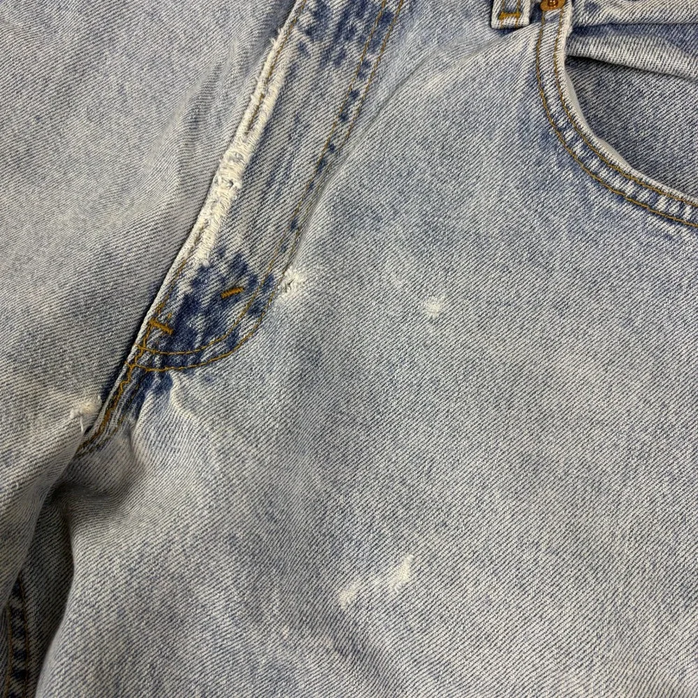 Vintage Levis 560 Loose Fit Tapered Leg Jeans Light Wash Denim 33x30 Made in USA